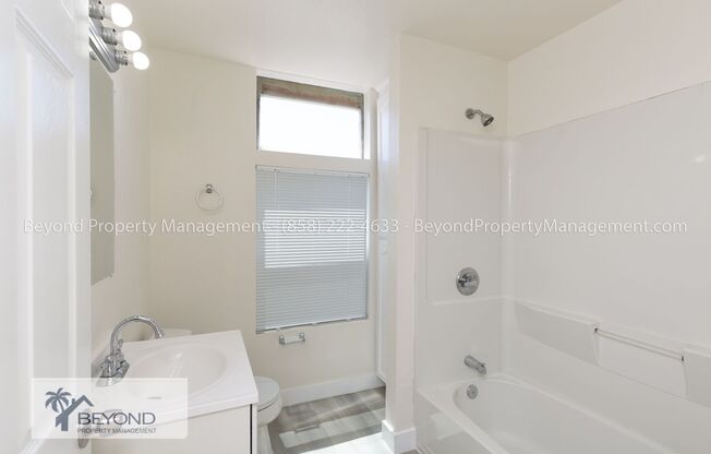 2 beds, 1 bath, 810 sqft, $1,988, Unit National Ave 1724