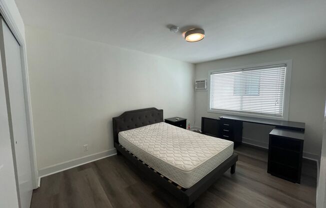 2 beds, 1 bath, $2,610, Unit 8