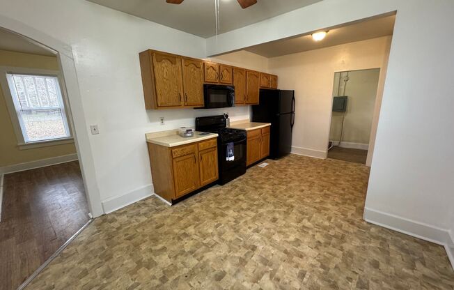 3 beds, 2 baths, $1,300