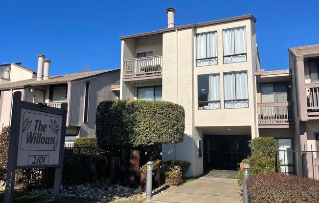 2101 Shoreline Drive #439 - 30% Rental Fee