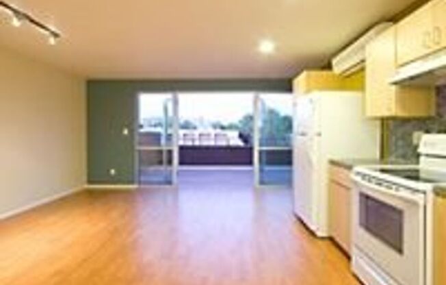 2 beds, 2 baths, 1,200 sqft, $1,995, Unit B18