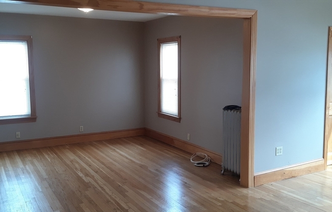 172 WAVERLEY AVE