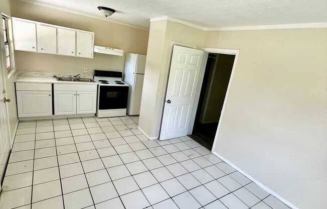 Winter Haven 1BR/1BA Duplex; NO APPLICATION FEE!