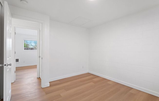 3 beds, 1 bath, 864 sqft, $1,750, Unit 40