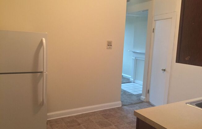 Studio, 1 bath, 330 sqft, $995, Unit 3F