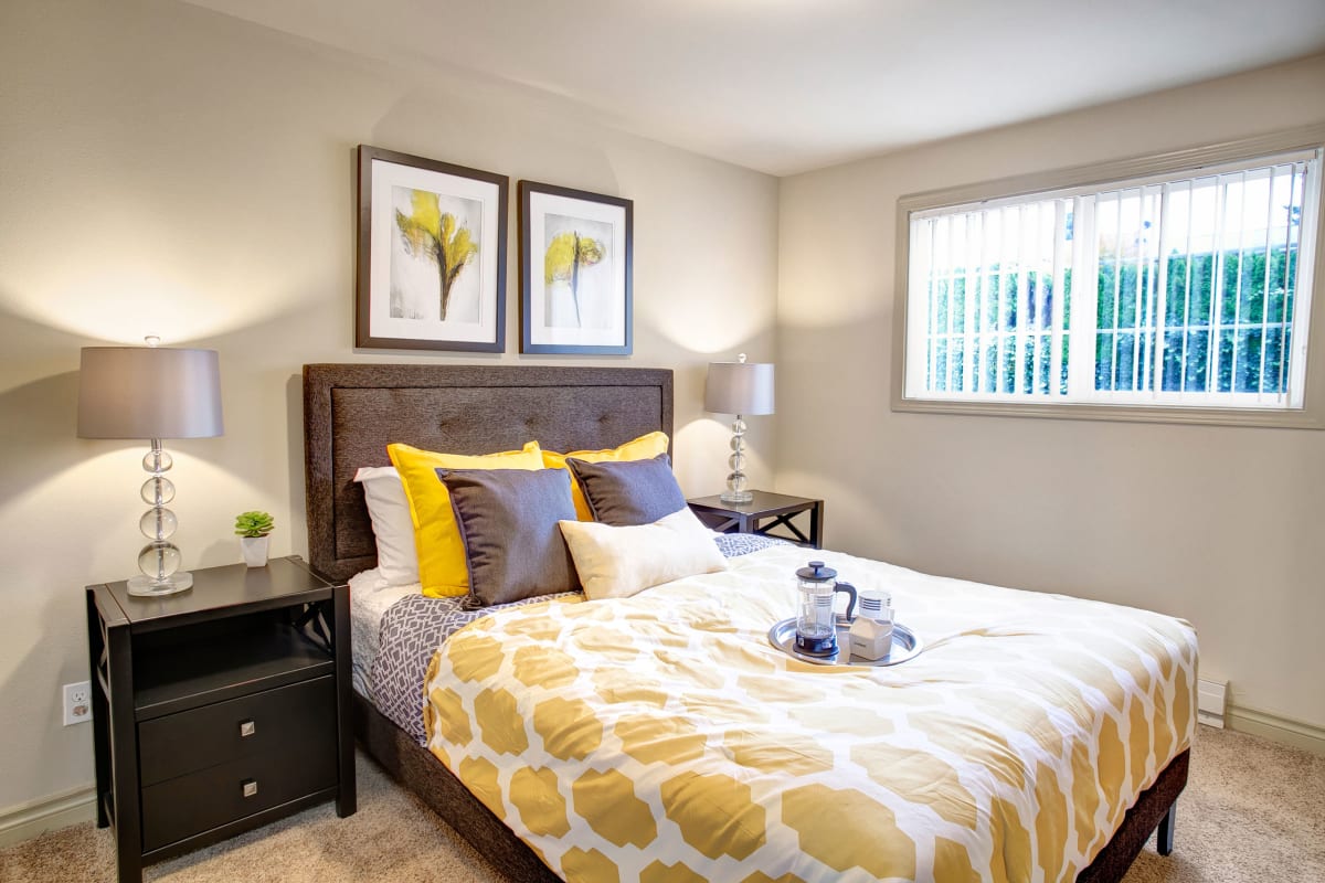 Welcome to Colonial Square Apartment Homes
