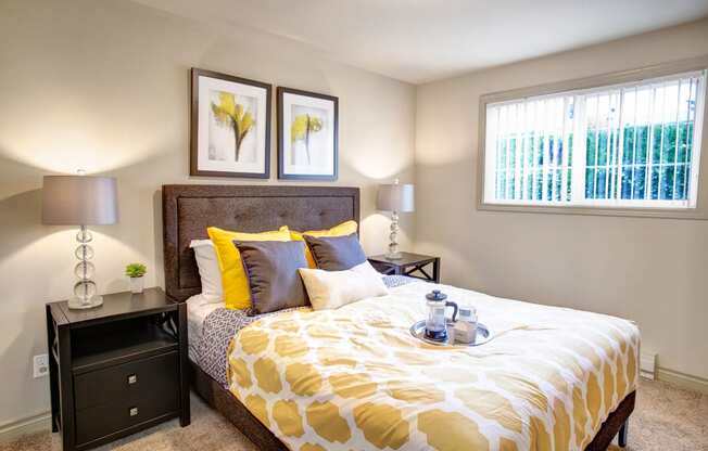 Welcome to Colonial Square Apartment Homes