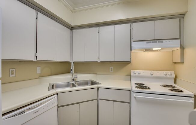 2 beds, 1 bath, 900 sqft, $1,100, Unit 412