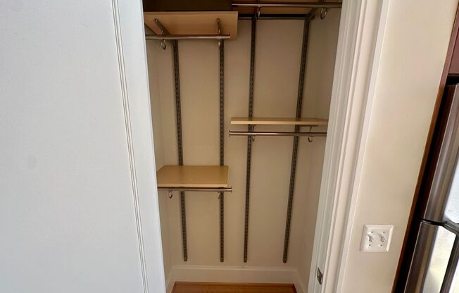 Studio, 1 bath, 354 sqft, $1,900, Unit 101