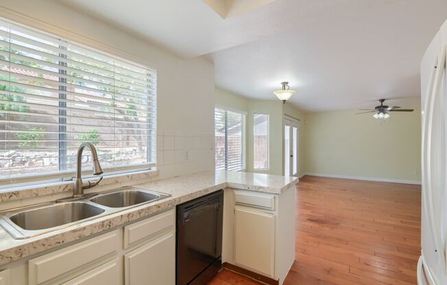 4 beds, 2.5 baths, $2,000