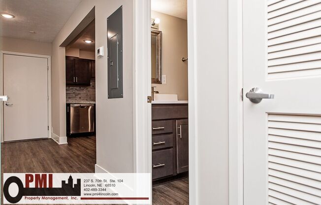 2 beds, 1 bath, $1,000, Unit 4001 Holdrege St. #2