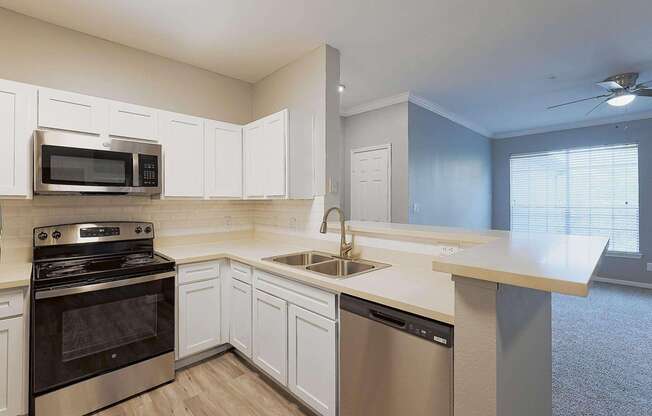 2 beds, 1 bath, 912 sqft, $1,516