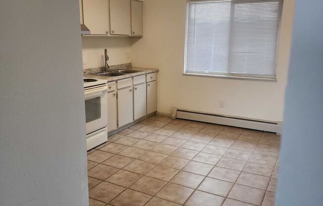 2 beds, 1 bath, 800 sqft, $1,099, Unit 2