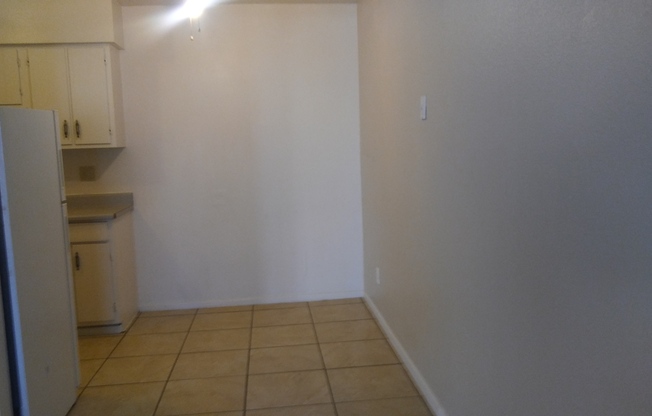 2 beds, 1 bath, 750 sqft, $1,095, Unit 7515 W. Glenn Dr. #1