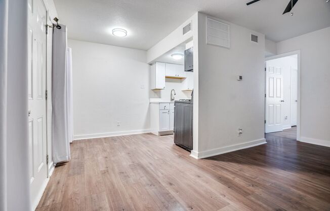 1 bed, 1 bath, $995, Unit 206