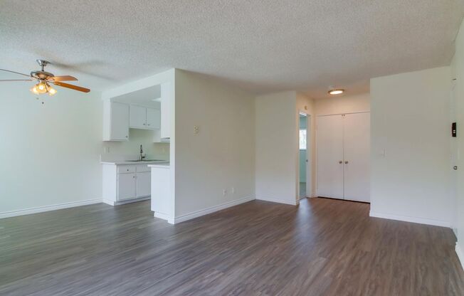 2030 CYPRESS AVE