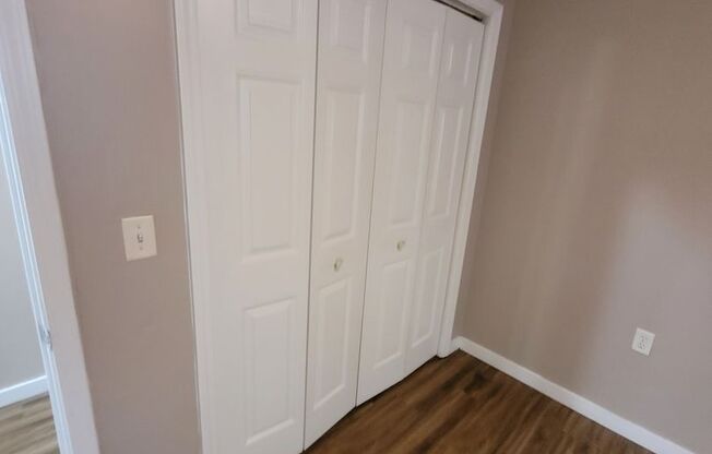 3 beds, 1 bath, 1,050 sqft, $1,125, Unit 350 D02