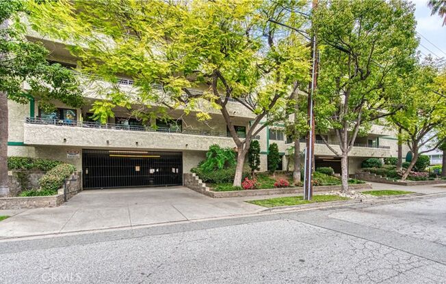 Top-Floor 1 Bed 1.5 Bath Pasadena Condo – with Parking, On Site laundry, Fireplace, Balcony & Pool!