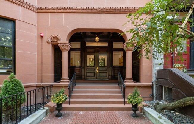 3 beds, 1 bath, 1,035 sqft, $3,975, Unit L