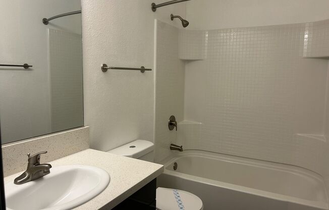 2 beds, 1 bath, 950 sqft, $2,965, Unit C028