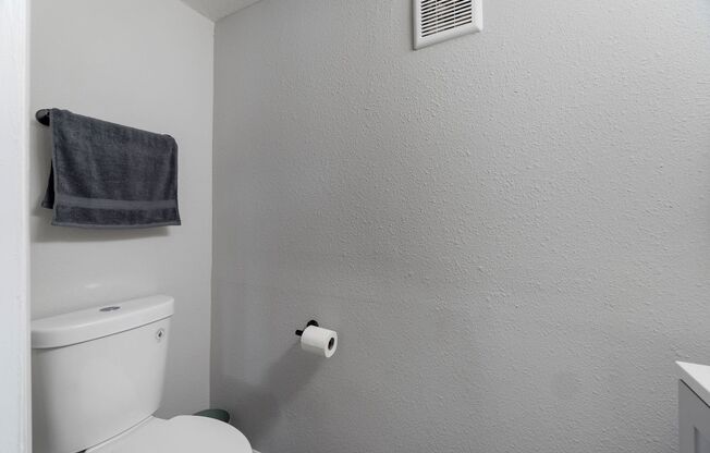 2 beds, 1.5 baths, 850 sqft, $1,149, Unit G240