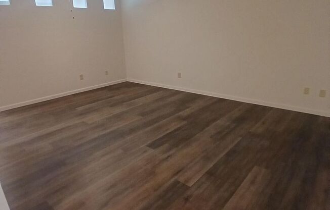 2 beds, 1 bath, 800 sqft, $1,095, Unit 190103