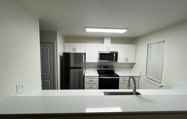 2 beds, 1 bath, 960 sqft, $2,195