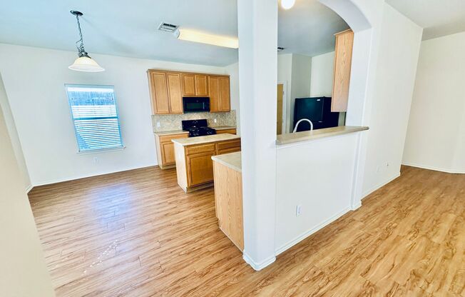 >>Beautiful Spacious 4 bedroom 2.5 bath home in South Austin<<