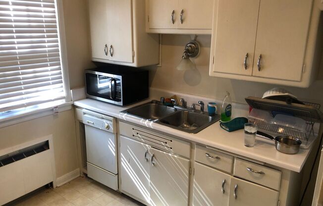 2 beds, 1 bath, 1,000 sqft, $995, Unit 524-1