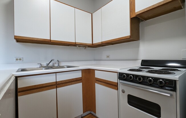 635 W Barry Ave