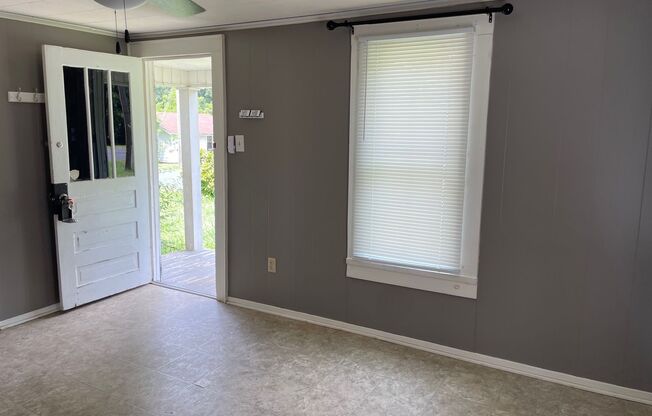 2 BED, 1 BATH HOME IN TROY, $850 MONTH, $850 DEPOSIT!