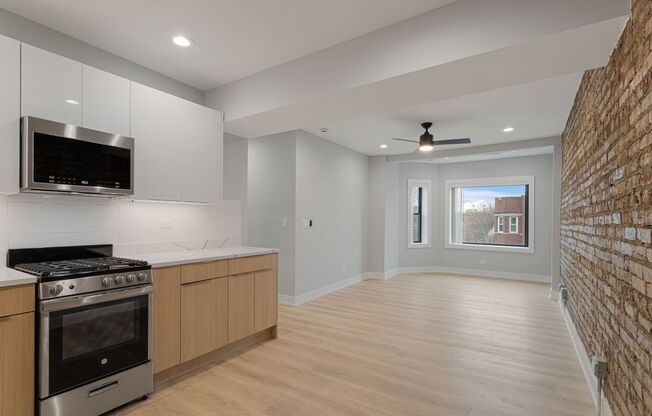 3 beds, 1 bath, 670 sqft, $2,250, Unit 1556-2O