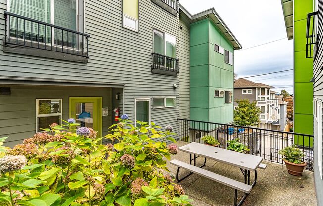 Videré - Courtyard Studios on Cap Hill!