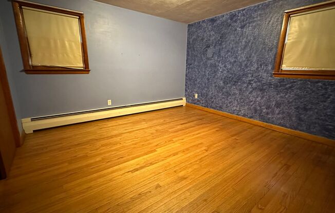 3 beds, 1 bath, $1,900