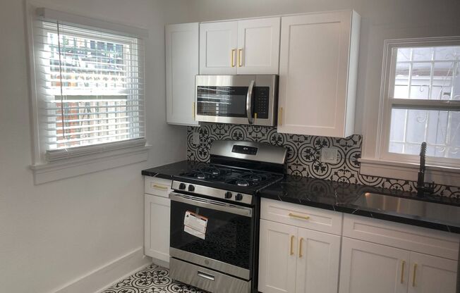 2 beds, 1 bath, $2,178