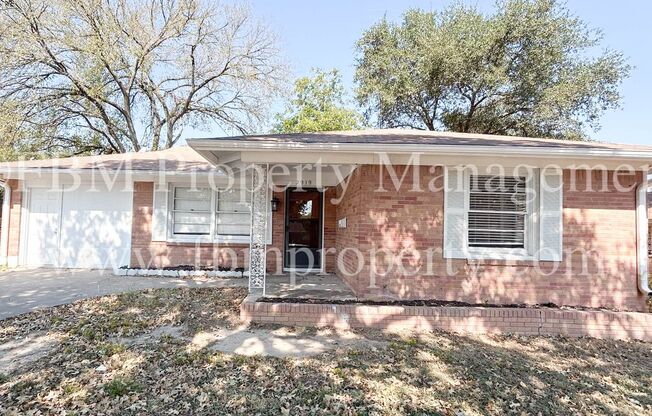 2919 College Circle - 4 Bedroom, 1.5 Bathroom Spacious Home in Corsicana, TX!