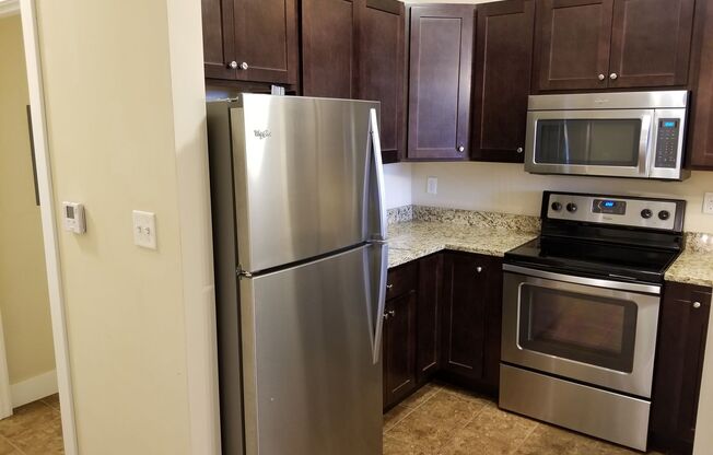 2 beds, 1 bath, $1,000, Unit 321