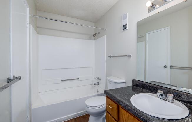 2 beds, 1 bath, 819 sqft, $1,205