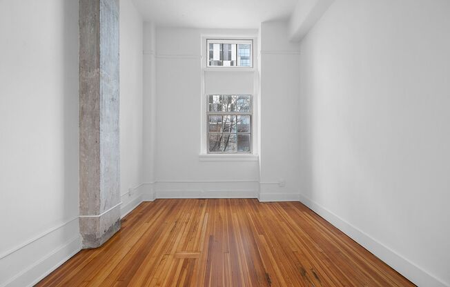 2 beds, 1 bath, 1,025 sqft, $2,912, Unit 100-204