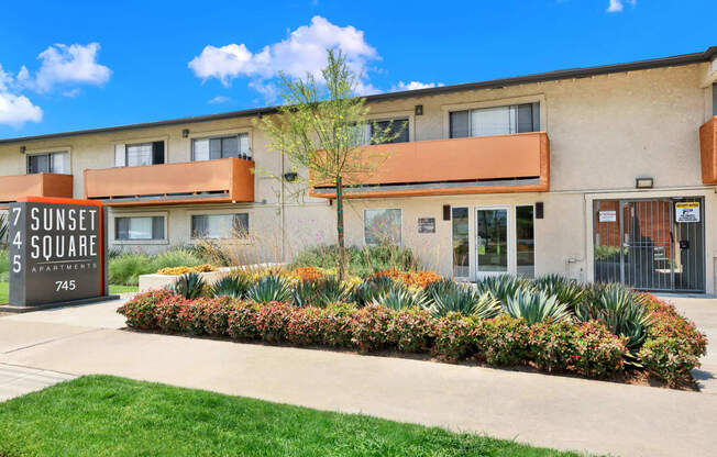 the building in which the sunset square apartments are located