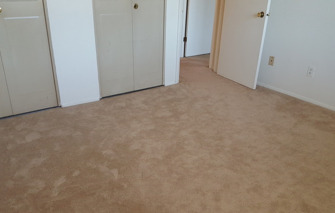 2 beds, 1 bath, $1,250, Unit APARTMENT E