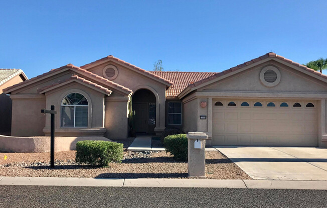 Great 2/2 home in Pebble Creek subdivision in Goodyear!