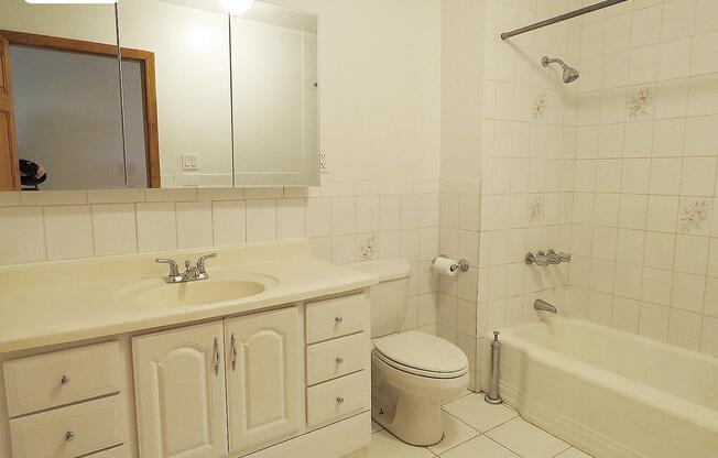 178 E 109 ST
