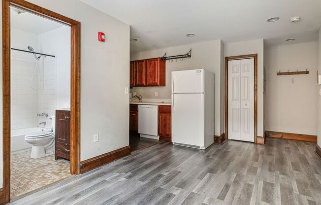 1 bed, 1 bath, 450 sqft, $900, Unit C402