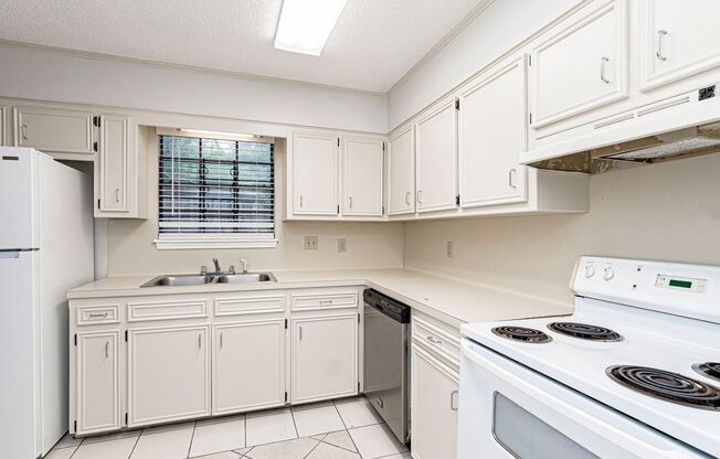 2 Bedroom Townhome in Mid City Available now