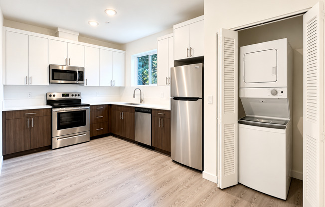 4 WEEKS FREE RENT! Brand New Modern Units in N. Tabor Neighborhood