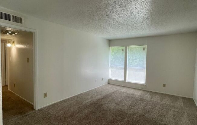 2 beds, 2 baths, 902 sqft, $1,004, Unit 240
