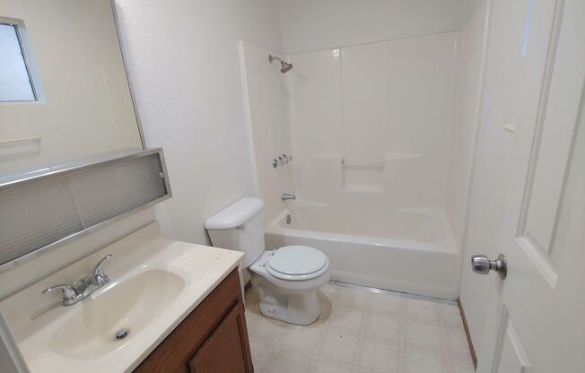 1 bed, 1 bath, $1,000, Unit # #C