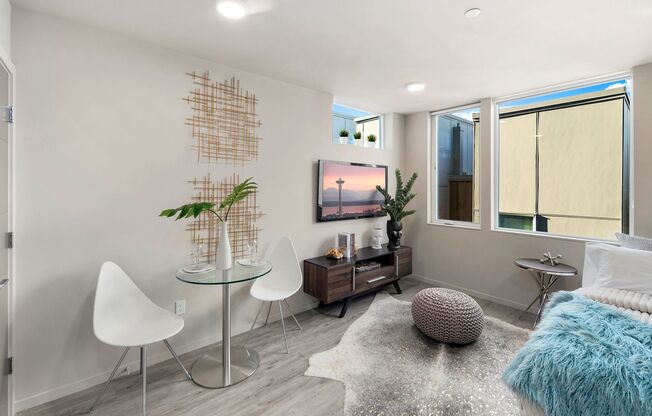 Studio, 1 bath, 318 sqft, $1,250, Unit 303