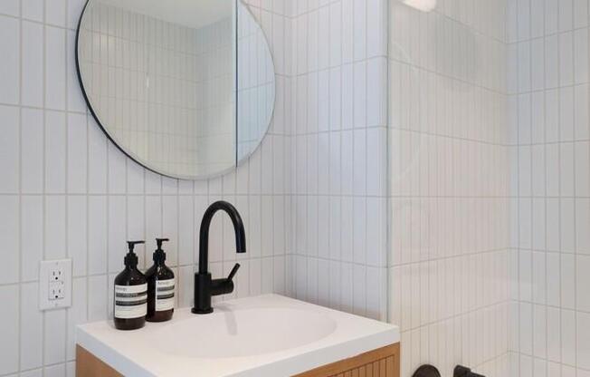 2 beds, 1 bath, 736 sqft, $4,200, Unit 10J